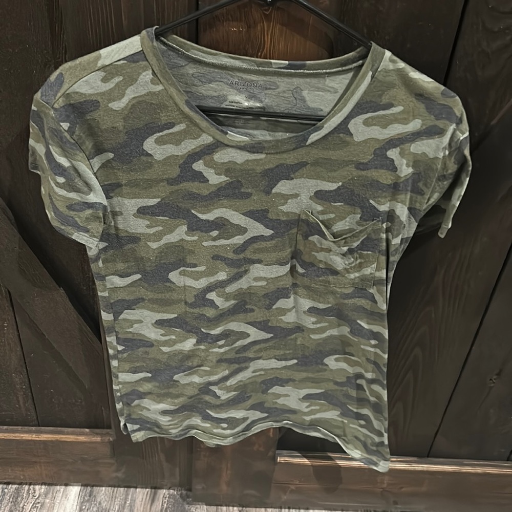 Tshirt size small